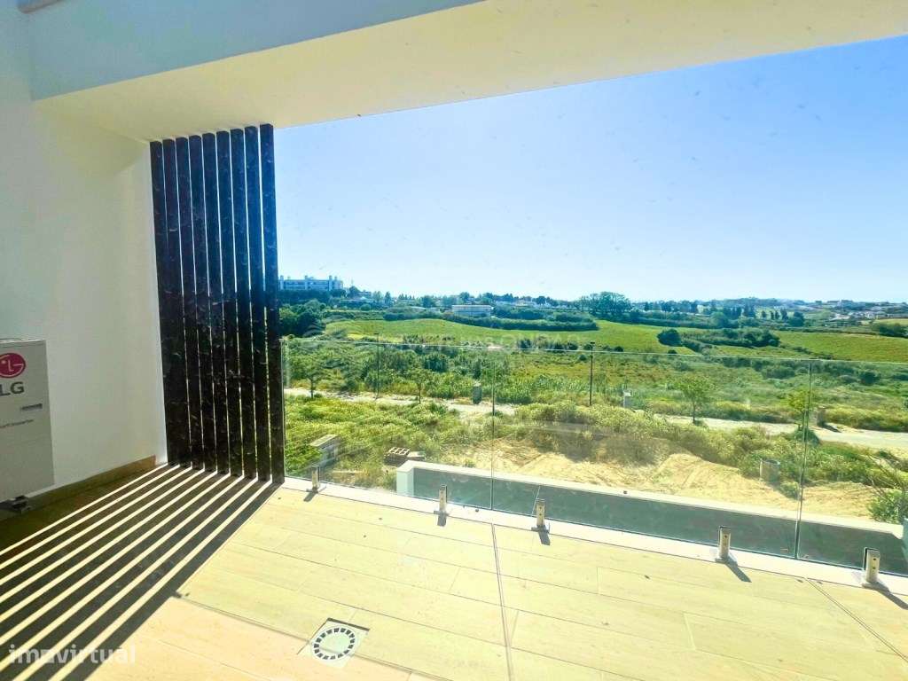 Moradia T4 de Luxo na Nova Urbanização da Caparica.-16