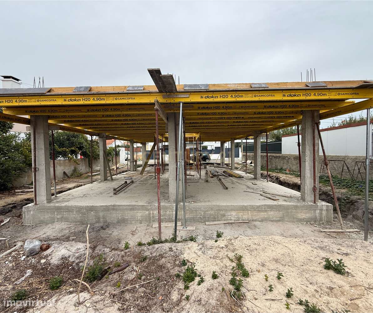 Moradia Geminada - T3 com Piscina e Estacionamento - Fernão Ferro -Sei - Grande imagem: 4/9