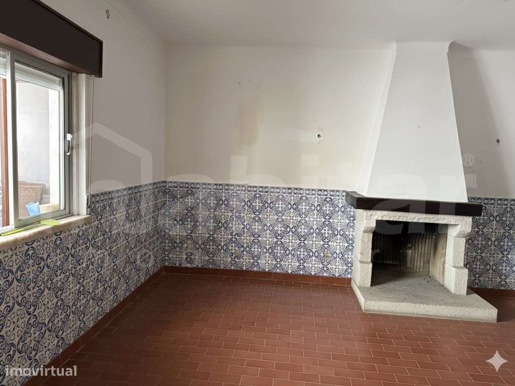 Casa T2+2 à Venda no Centro Histórico de Benavente Ampla e com Espa... - Grande imagem: 3/36