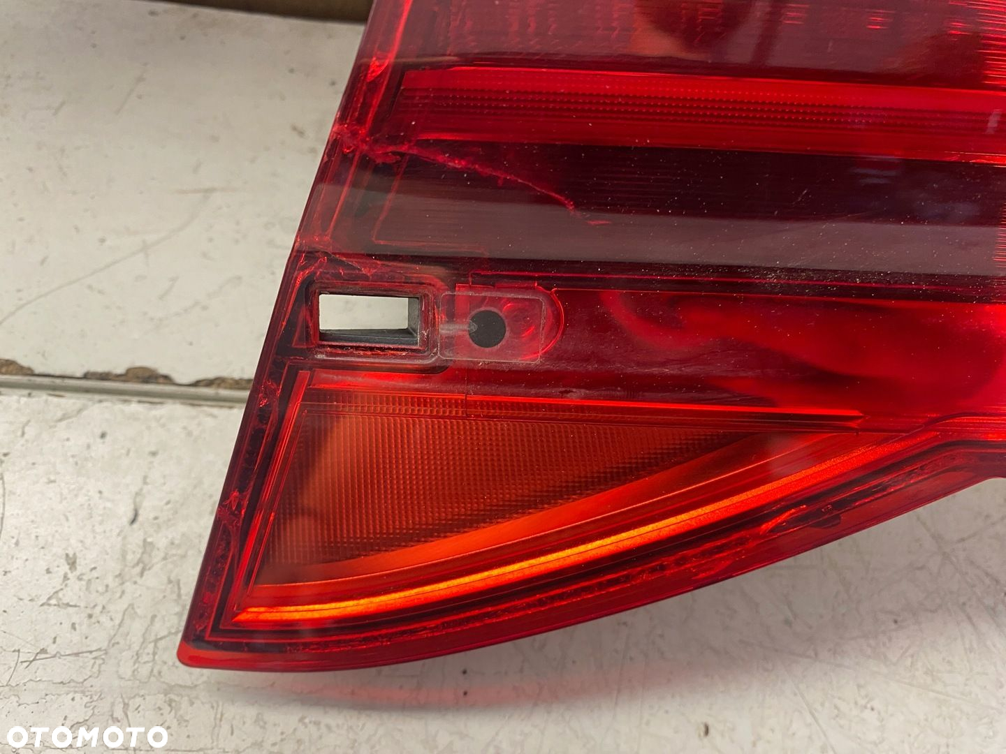 BMW G11 LAMPA PRAWY TYŁ W KLAPĘ LED 7342968 - 2