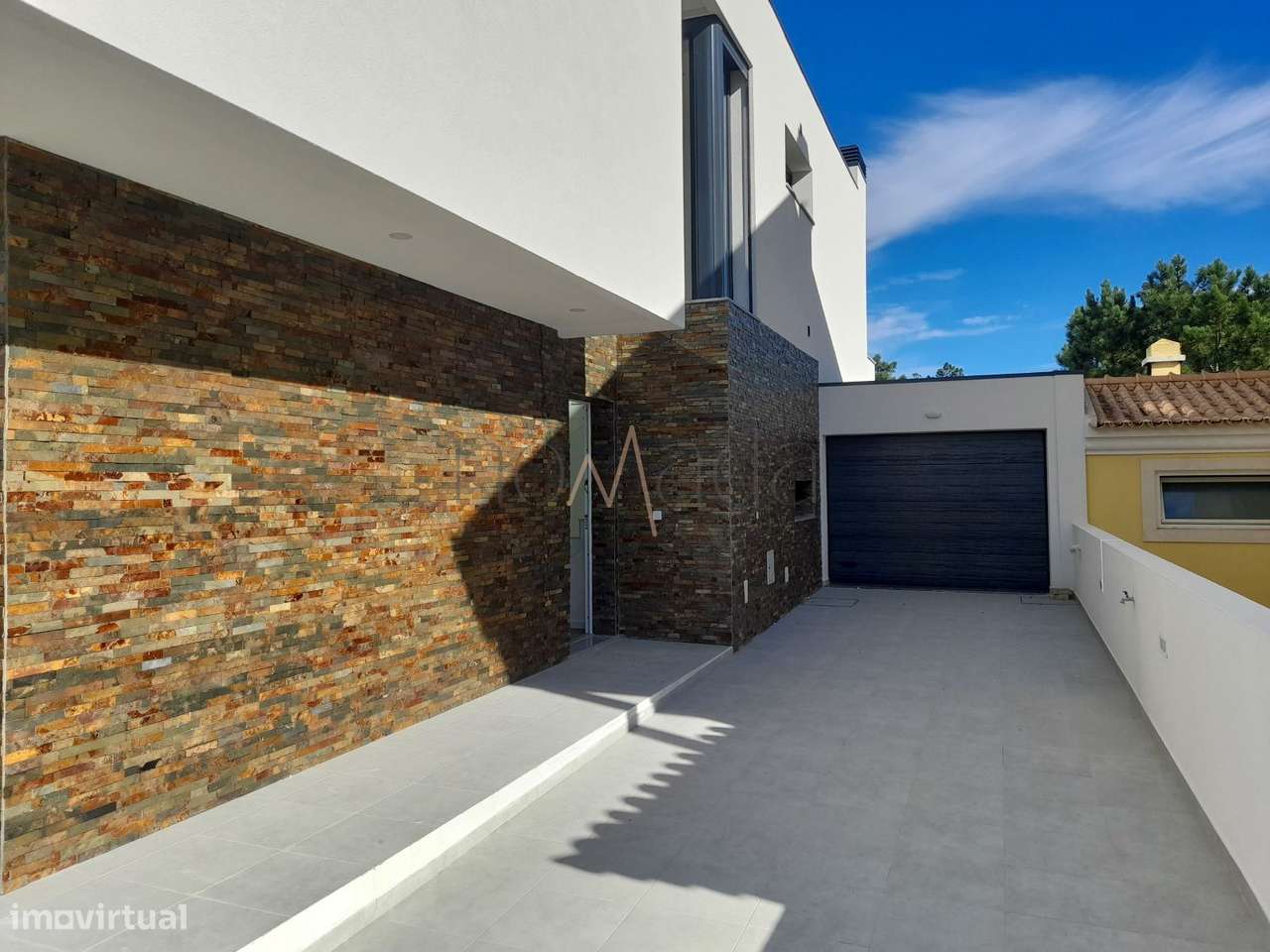 Fantástica moradia localizada no bairro de Valadares, Seixal-1