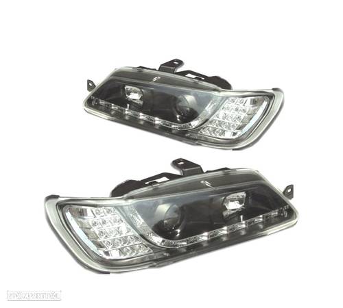 FARÓIS COM LUZ DIURNA LED PARA PEUGEOT 306 93-97 FUNDO PRETO - 1