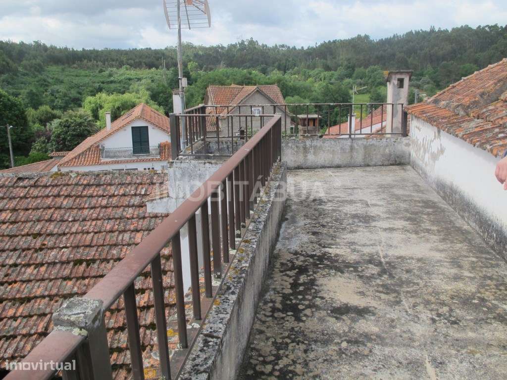 Moradia tradicional com 4 quartos com um grande jardim, pátio, área...-17