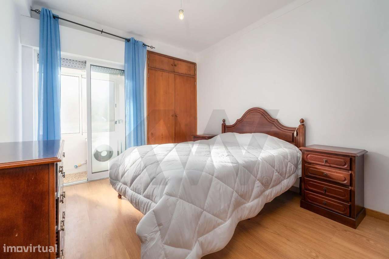 Apartamento T3 transformado em T2 em Olhão por 248.000 euros-13