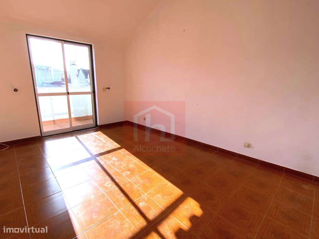 Apartamento T2 no centro histórico de Alcochete com vista rio.-10