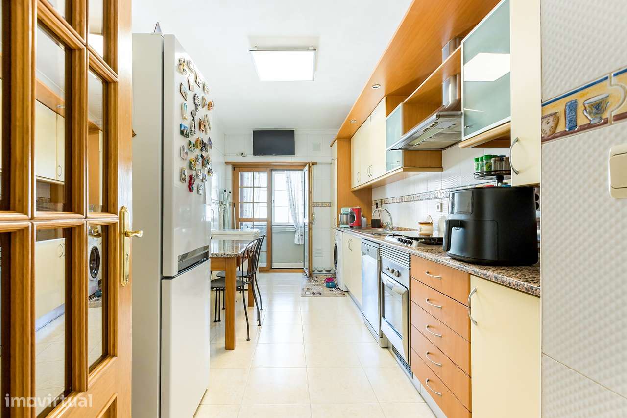 T3 com 139m² | 2 Varandas | 2 Frentes | Lugar Parqueamento | Vialonga - Grande imagem: 5/23