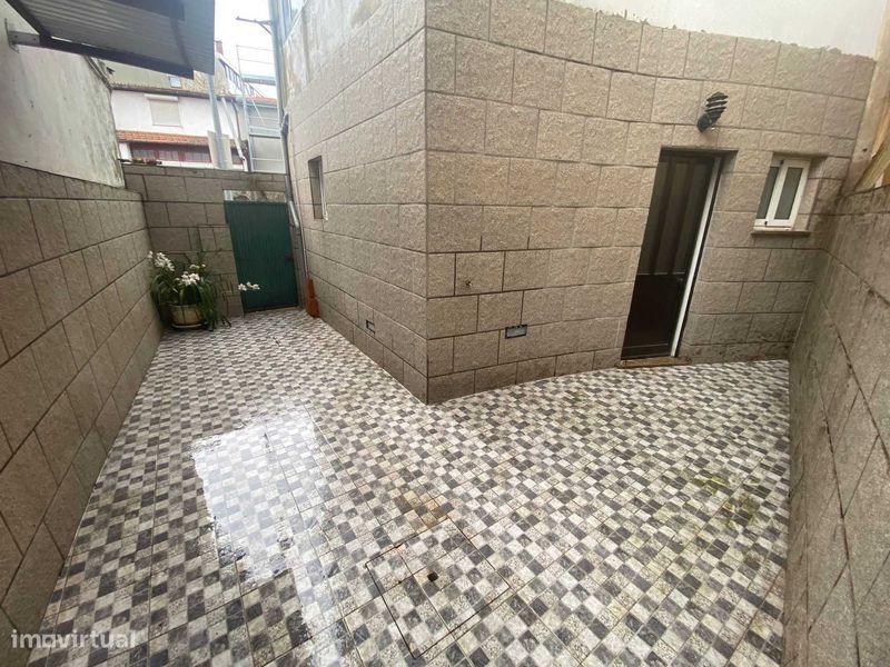Aluga-se apartamento T2+1 com terraço no centro do Porto - Grande imagem: 1/12