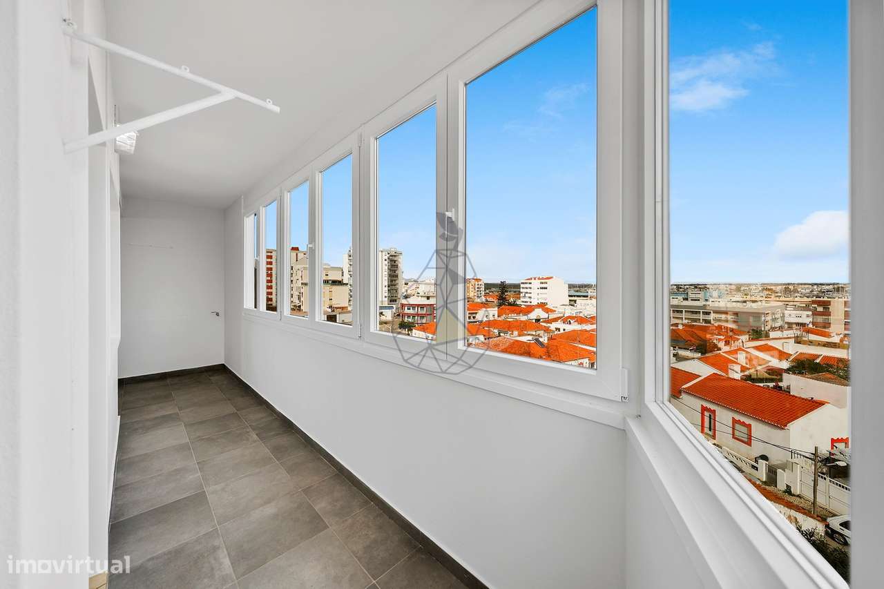 T3 central totalmente remodelado, com 2 casas de banho em Portimão-17