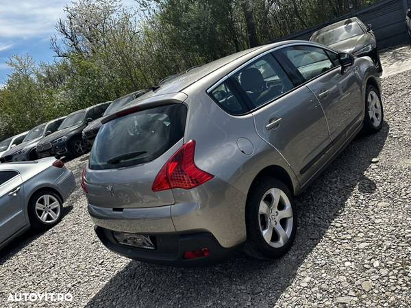 Peugeot 3008 1.6 HDI Confort Pack - 32