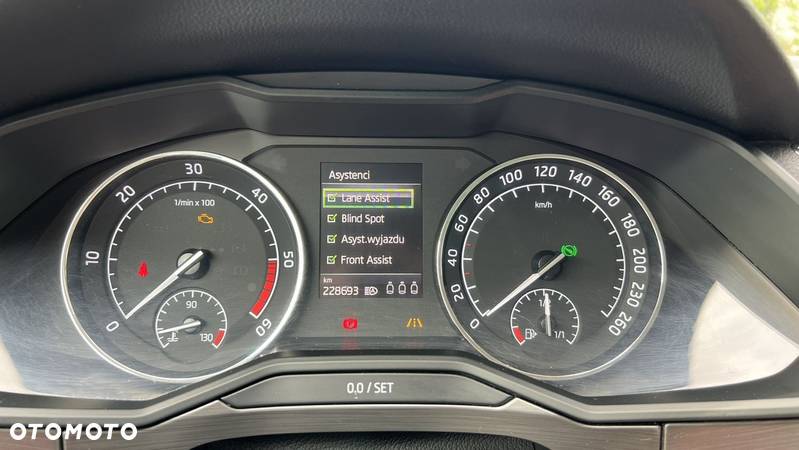 Skoda Superb Combi 2.0 TDI DSG Style - 10