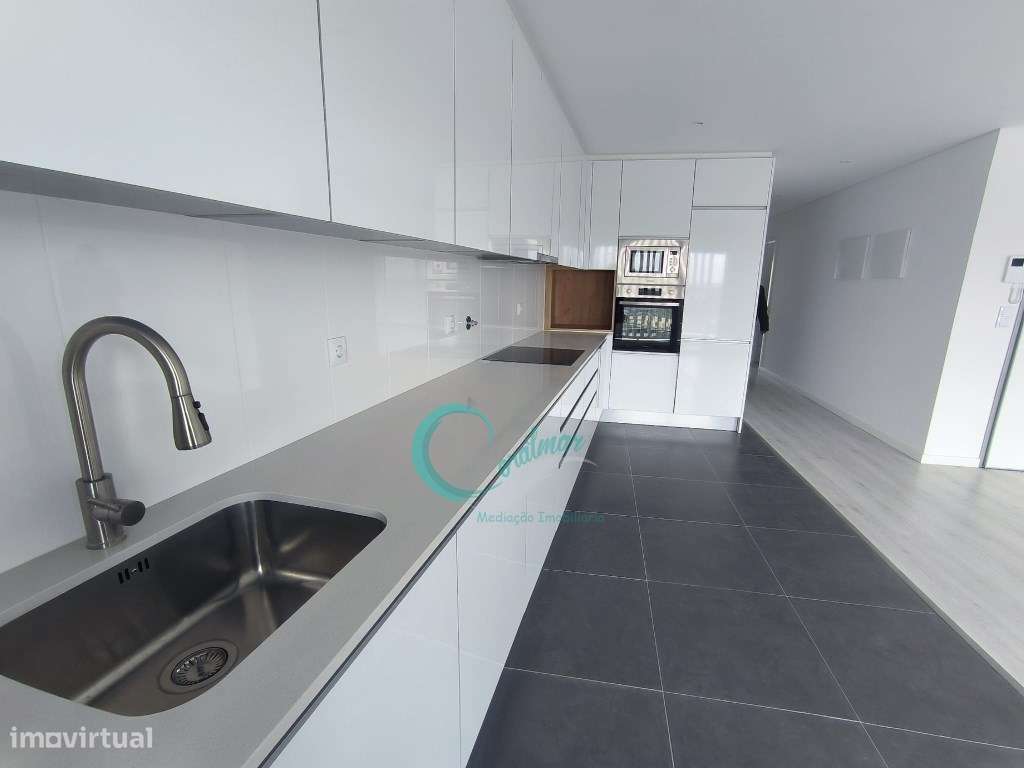 Apartamento T3 Duplex com parqueamento e arrumos na Quinta da Fábri... - Grande imagem: 4/8