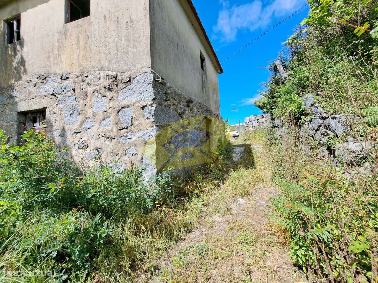 Moradia, alpendre PARA RESTAURO e terreno em Refontoura - Felgueiras-14