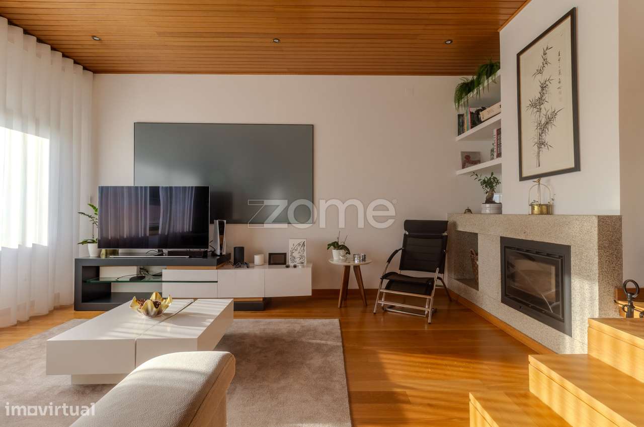 Moradia T4 Piscina e Vista Rio na Encosta do Douro-11