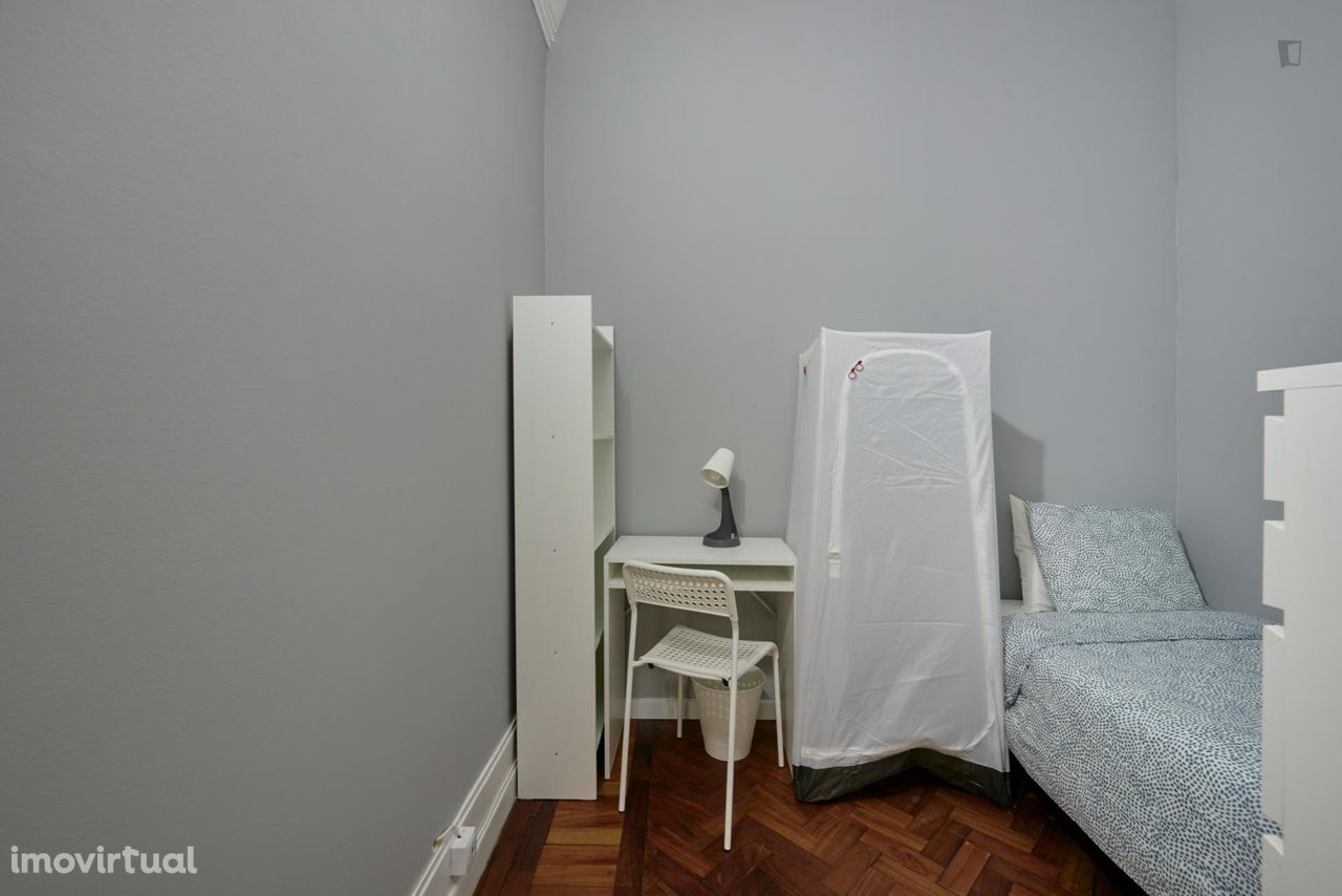621251 - Quarto com cama de solteiro em apartamento com 14 quartos