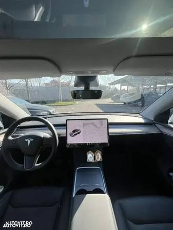 Tesla Model Y - 5