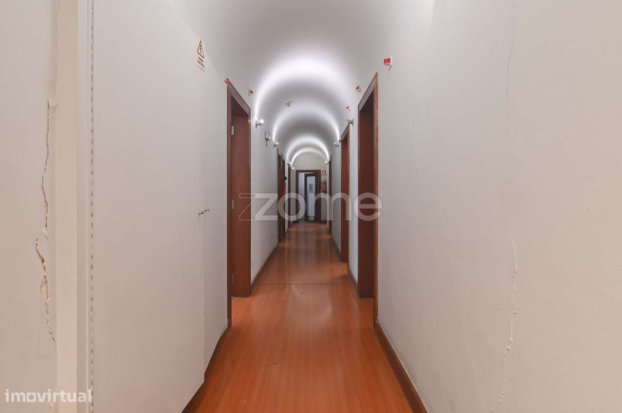 Avenida António Augusto de Aguiar – 250 m² com Logradouro - Grande imagem: 2/35