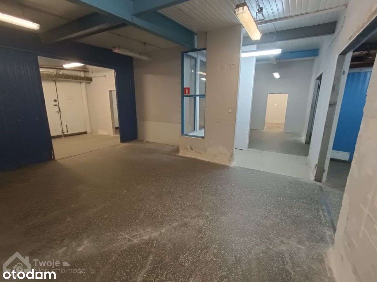 Kompleks magazynowo-biurowy z dużą działką-15