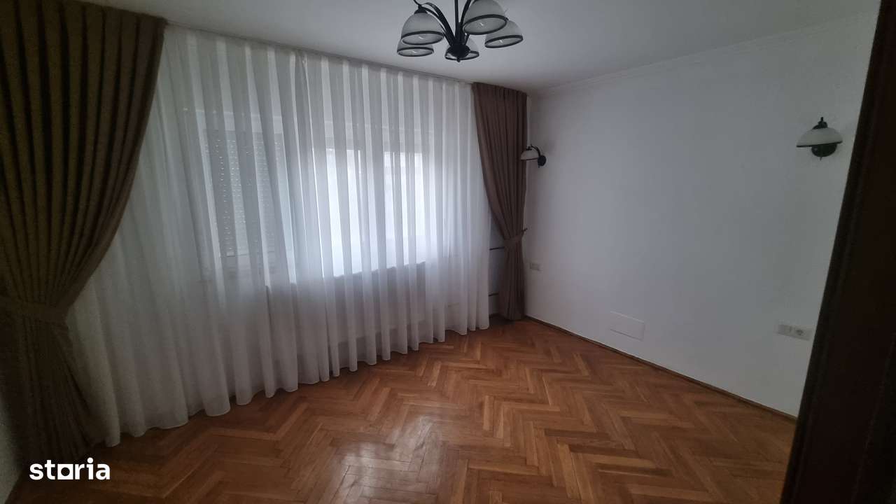 Apartament cu 3 camere de închiriat - Imagine principală: 5/7
