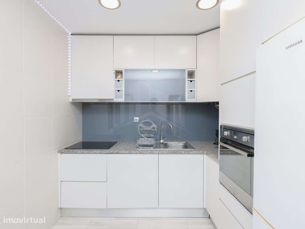 Apartamento T2 Parcialmente Remodelado em Valbom | Oportunidade aba...-6