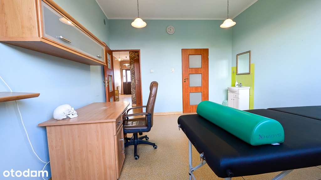 Na sprzedaż duży lokal pod działalność.-10