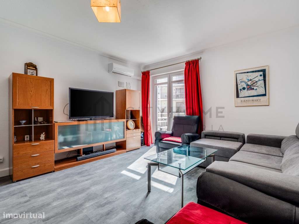 Apartamento T3 Duplex Renovado com Vista Mar-5