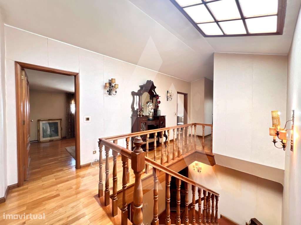 Apartamento T4 Duplex no centro de São João da Madeira-28