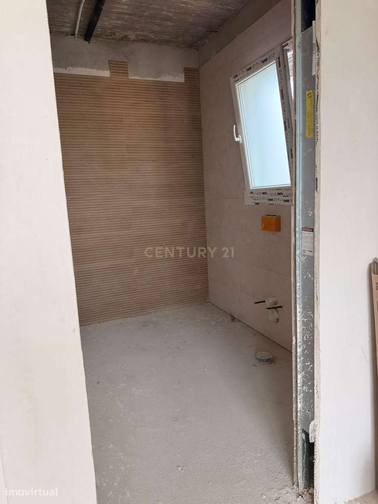 Moradia em construção com arquitetura contemporânea-11