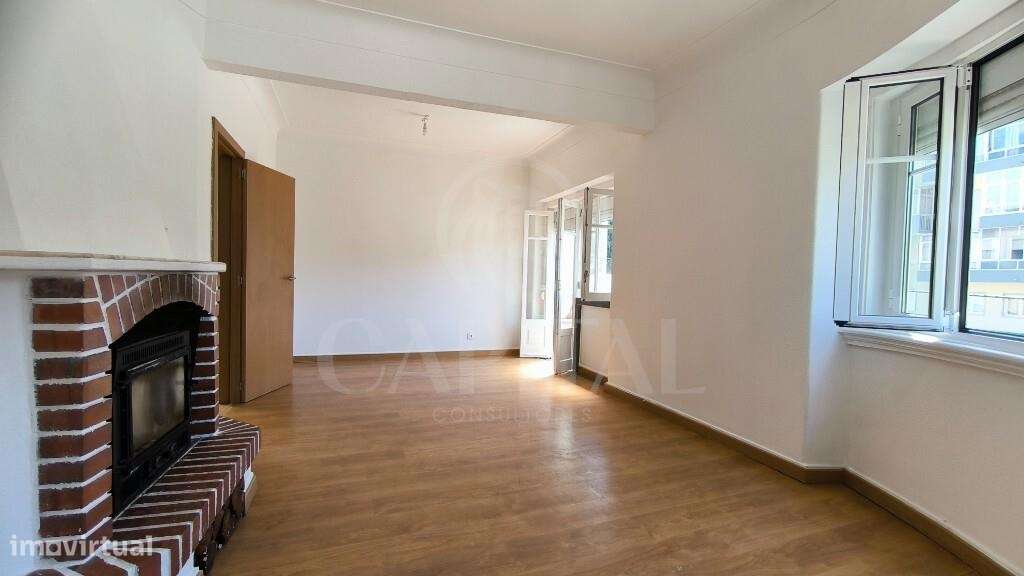 Apartamento T4 nas Mercês-3