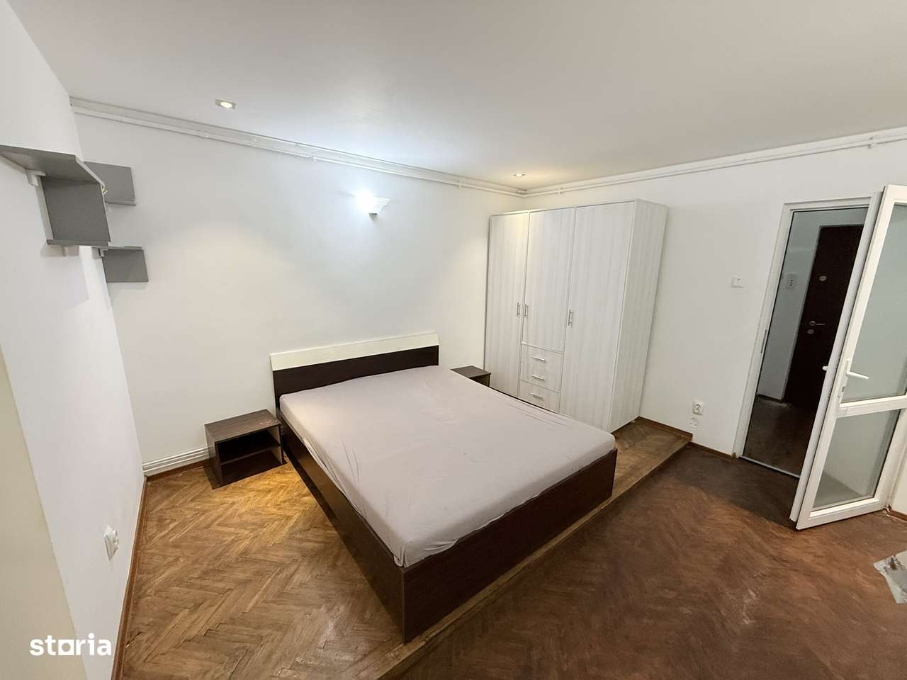 De inchiriat, pozitie excelenta, Podul de Piatra-0