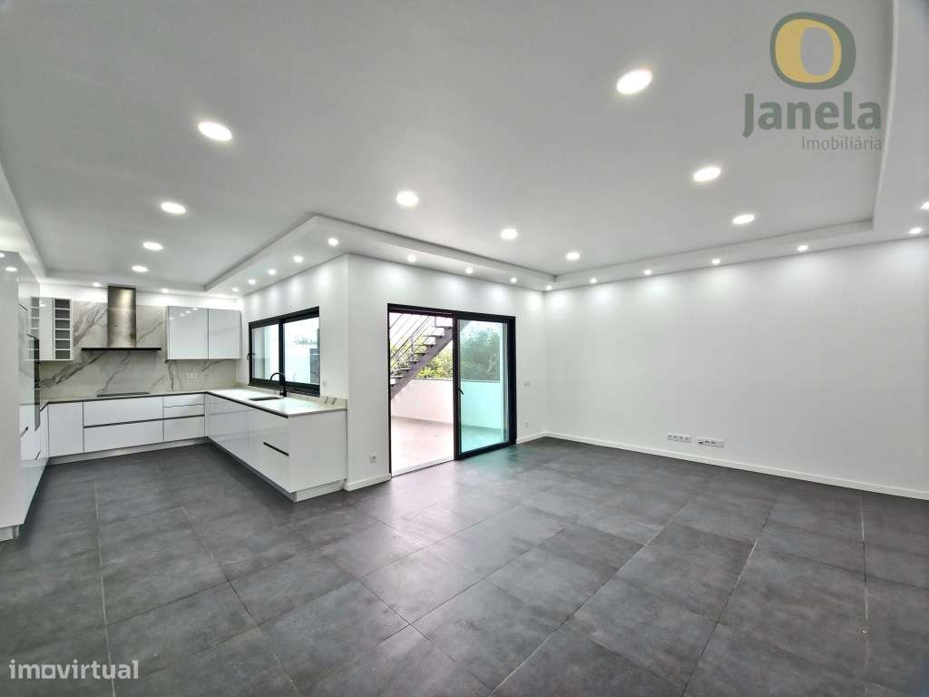 Moradia Nova com bons terraços , imersa na natureza e perto da Vila... - Grande imagem: 5/28