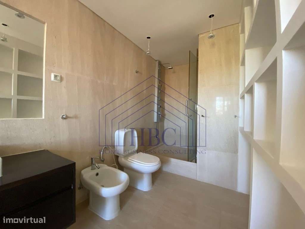 Moradia T4 com Amplo Jardim e Potencial de Remodelação em Alcabidec...-33