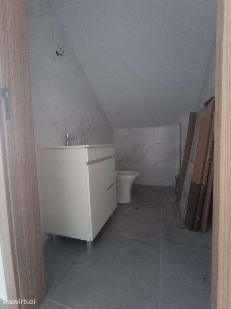 Moradia T3 totalmente remodelada em Pinheira da Bemposta-17