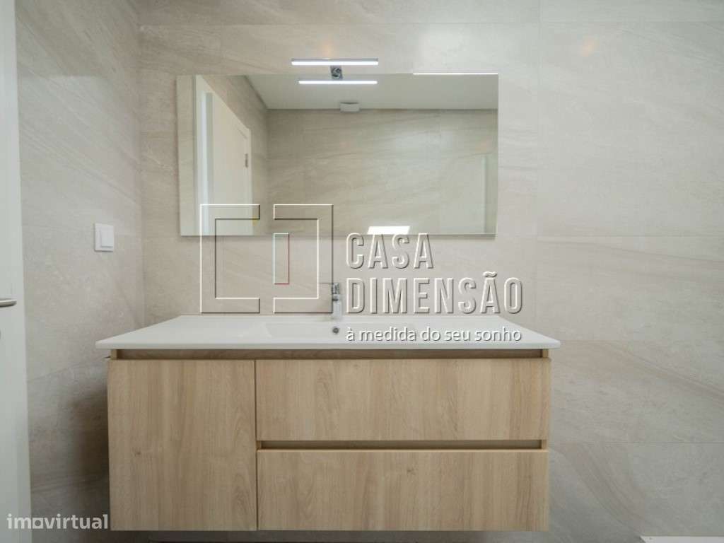 Moradia de Arquitectura Moderna de tipologia T3+1 em Oeiras com Pis...-44