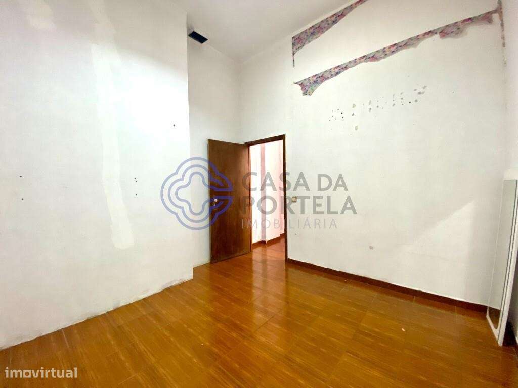 Loja próxima de transportes, comércios e condomínios residenciais com - Grande imagem: 5/14