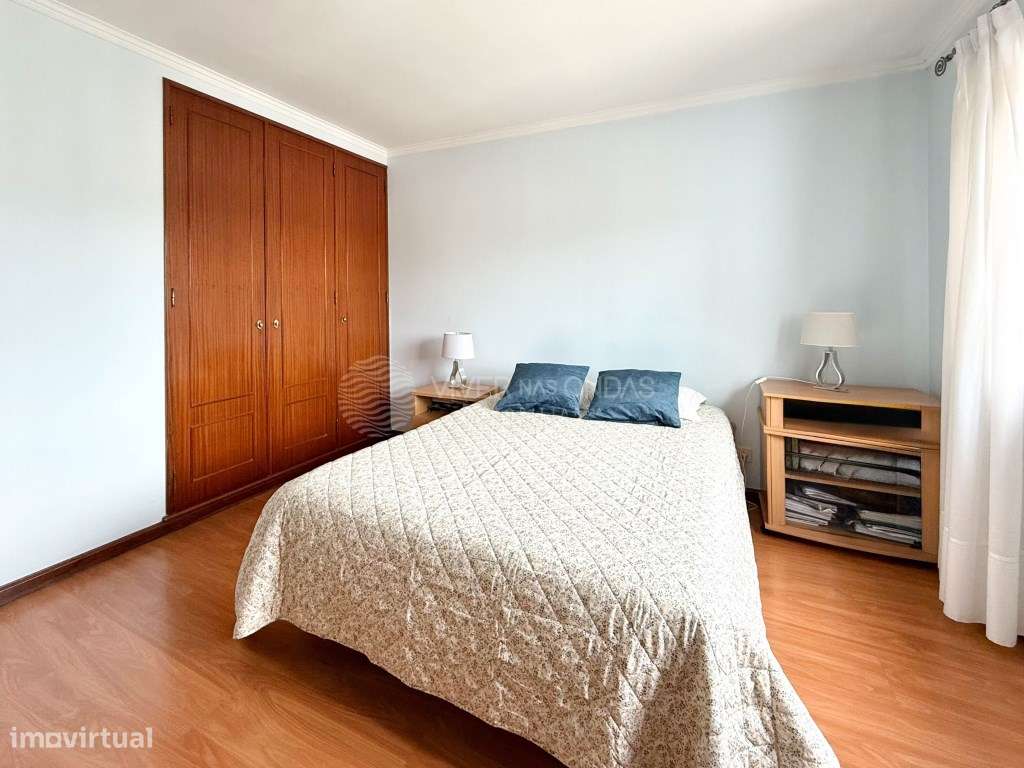 T2 Último Piso com Lareira e Lugar de Garagem | Pedras Rubras-17