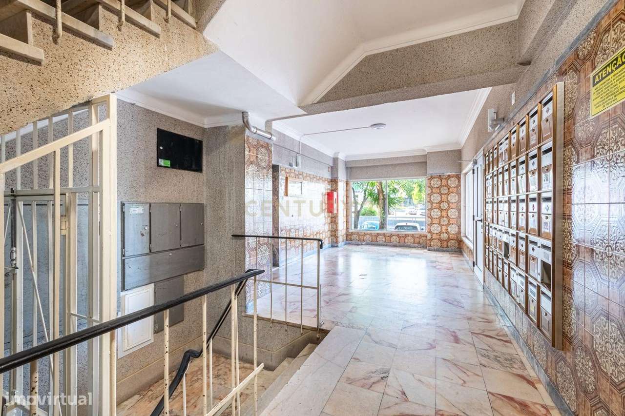 Apartamento T2+1 na Arroja com Varanda e Elevador-13