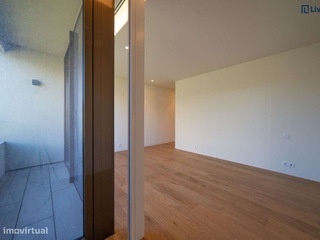 Espetacular T3 com 500m2 e vistas-16