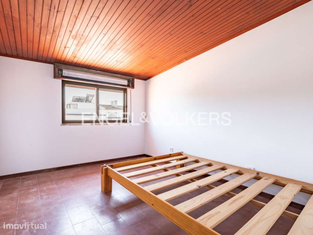 Moradia T4+3 remodelada na Charneca da Caparica-25
