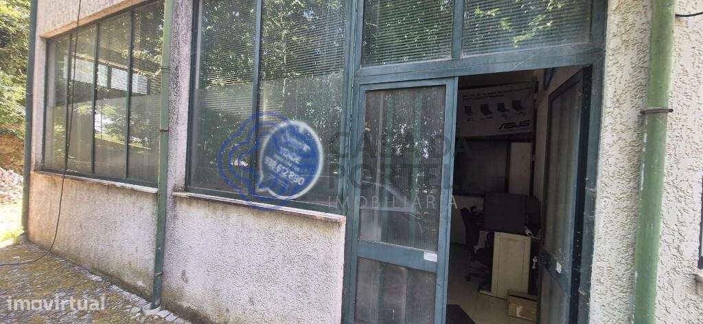 loja em Santa Comba Dão com acesso  exterior para cargas - Grande imagem: 3/18