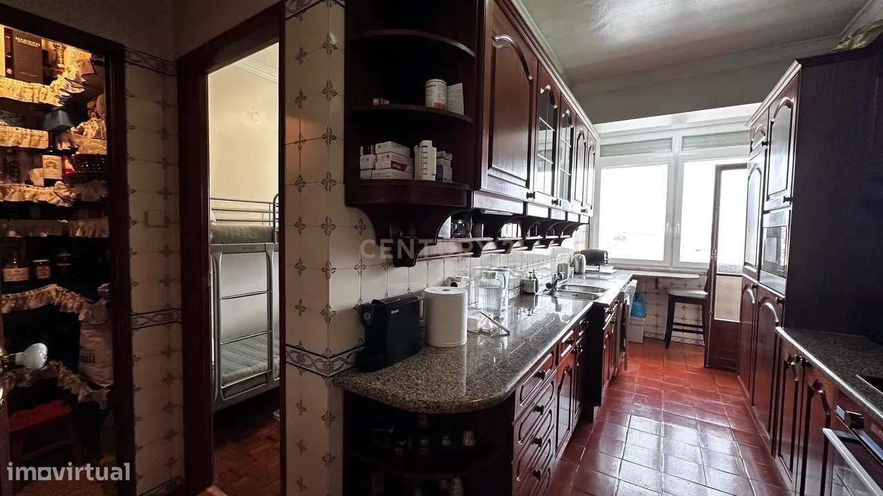 Apartamento T4 à Venda em Benfica – 9.º Andar com Vista Desafogada | E-26