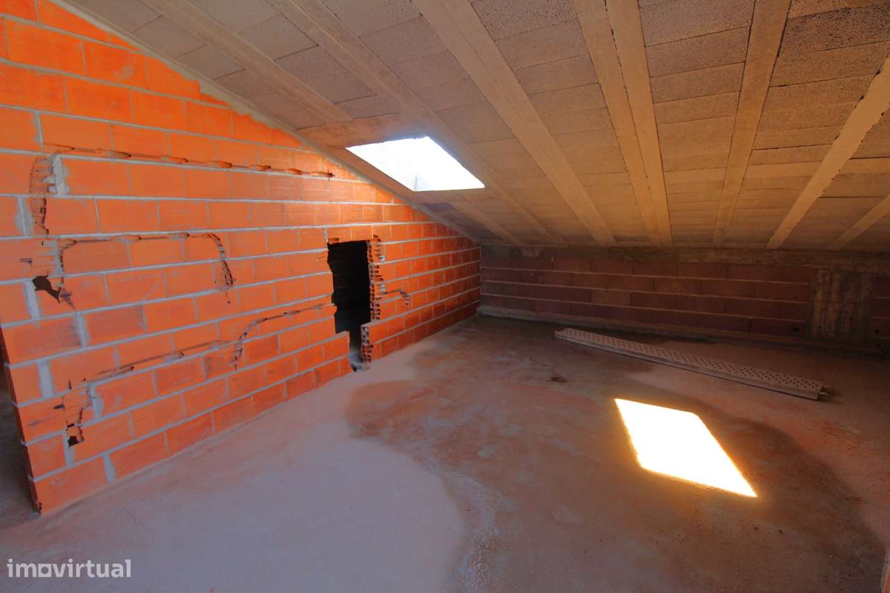 Apartamento Duplex T2 + 2 com entradas independentes na Cumieira-12