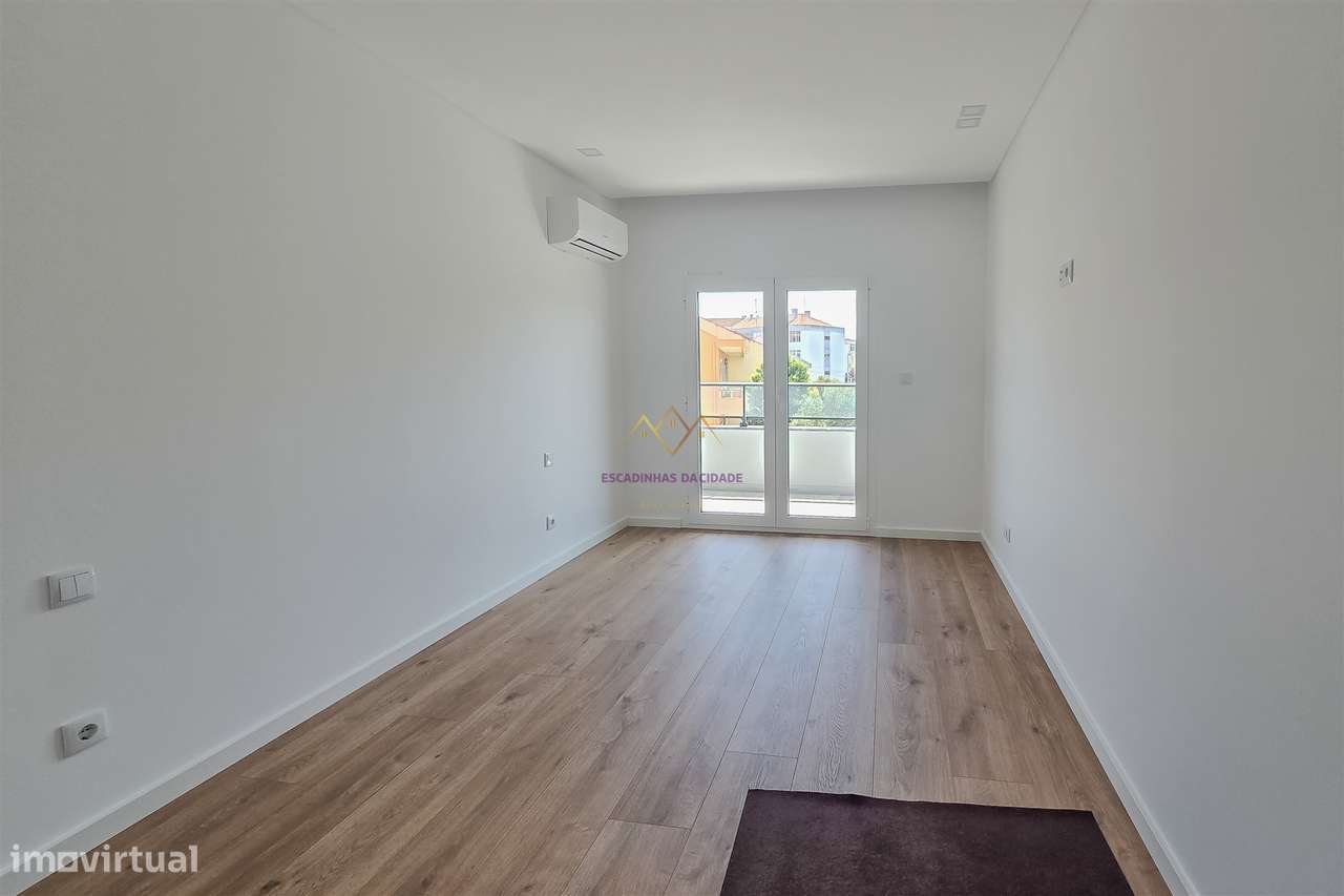 T4 com Piscina em Alverca-19