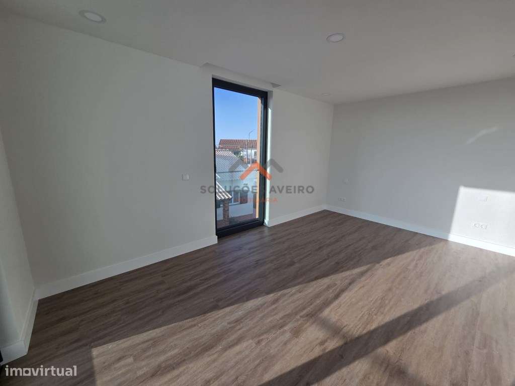 Moradia T4 a 1km das Glicinias!-20