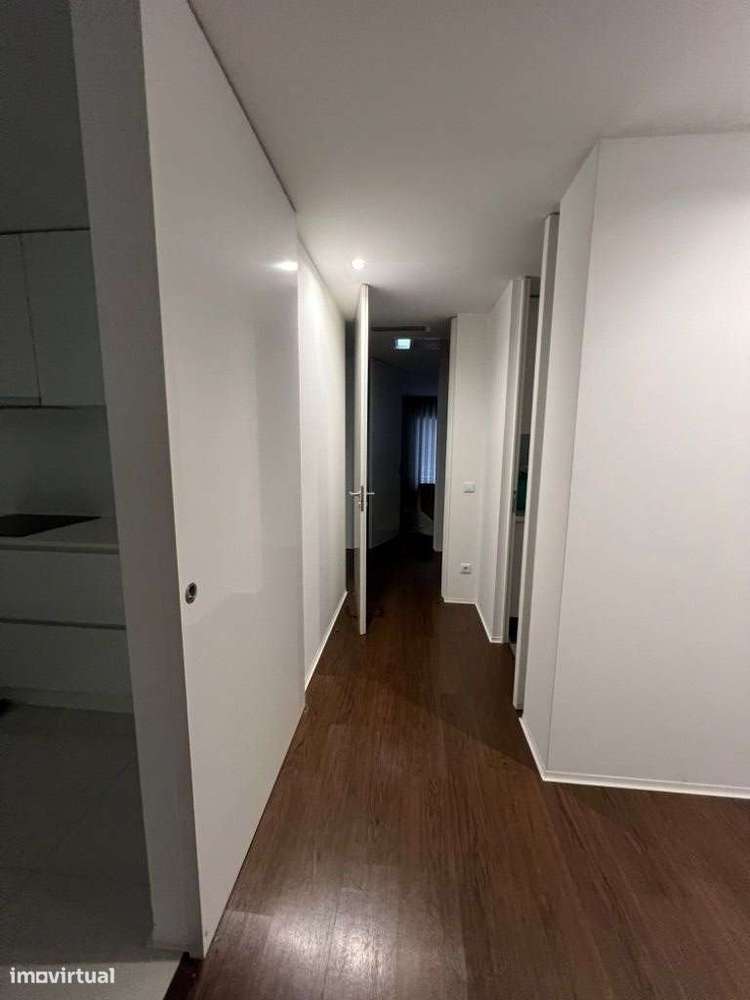 Arrenda-se Penthouse T4 excluvia - Grande imagem: 3/23