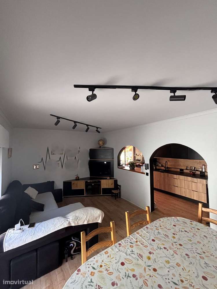 T3 com quintal de 50 m2 - Grande imagem: 2/34