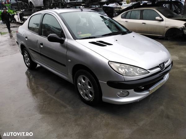 Dezmembram Peugeot 206, an 2006, motorizare 1.4 benzina - 1