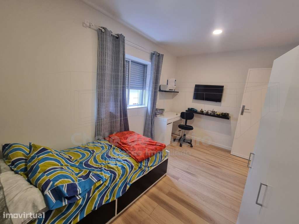 Apartamento T2 com lugar de garagem em Esgueira-6
