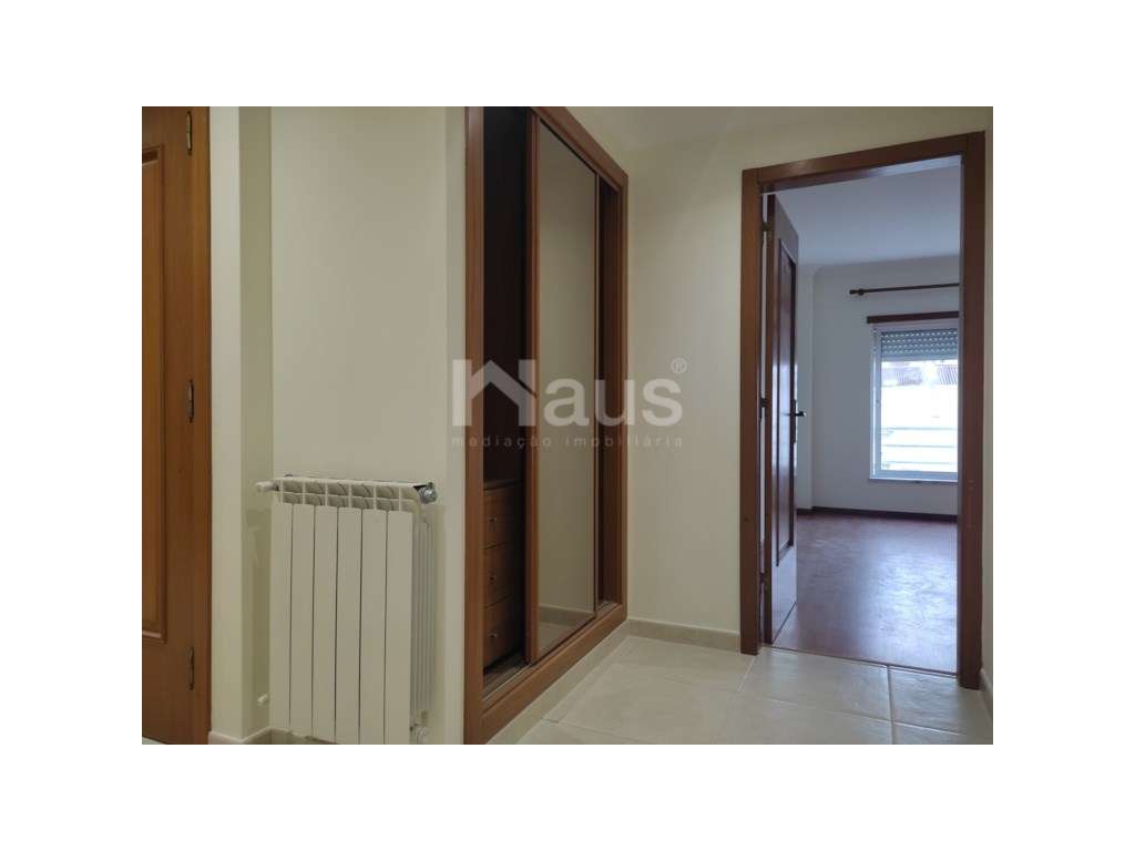 Duplex T2+1 com varandas e parqueamento-12