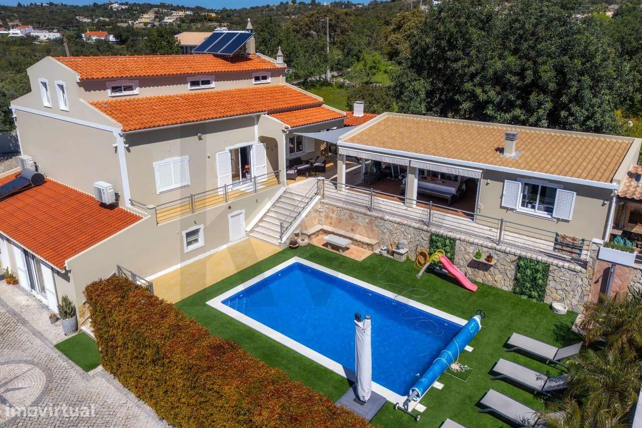 Moradia Isolada Com Piscina A Poucos Minutos De Loule Oportunidade U