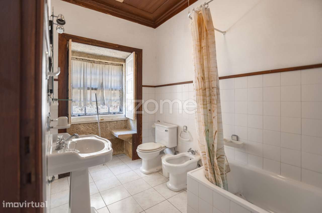 Quinta centenária com solar + duas moradias e capela - Grande imagem: 2/35